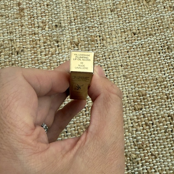 NEW YSL Loveshine plumping lip oil gloss color 44 Nude - Picture 2 of 4